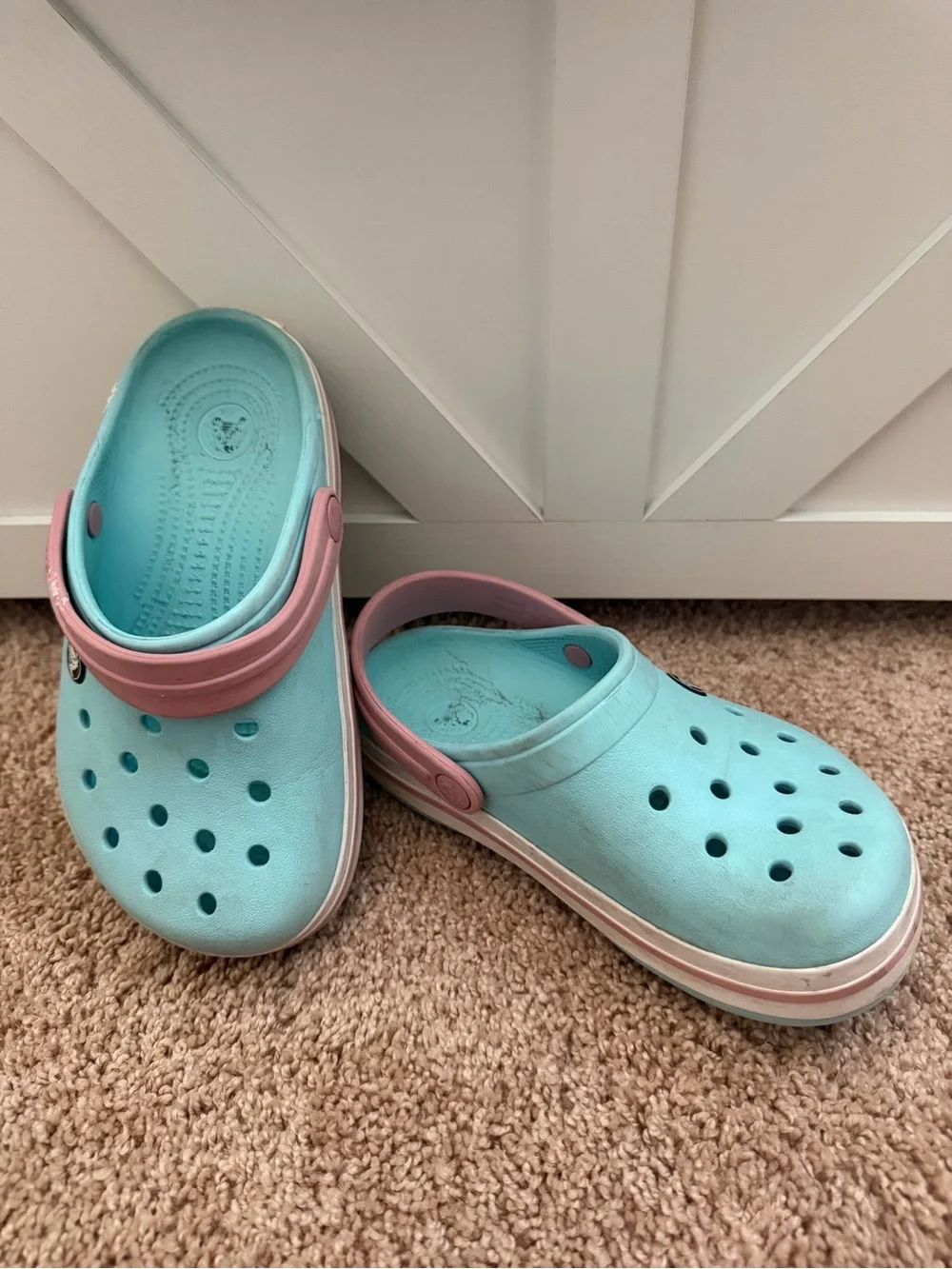 Crocs Crocband Clogs - Kids Size J1 - Ice Blue & Pink Pastel Comfort Sandals